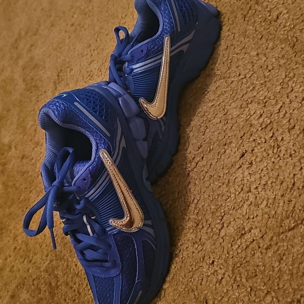 Brand New Women's Nike Zoom Vomero 5 Sneakers